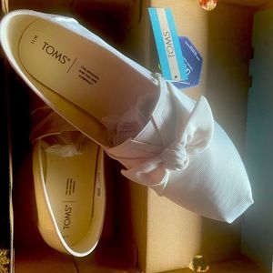 Brand new with tags and box TOMS. white size 11